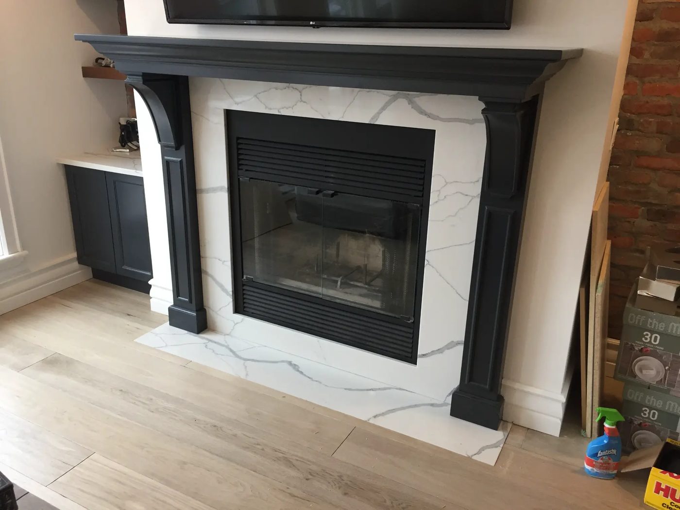 St-Augustin Condo — Fireplace surround
