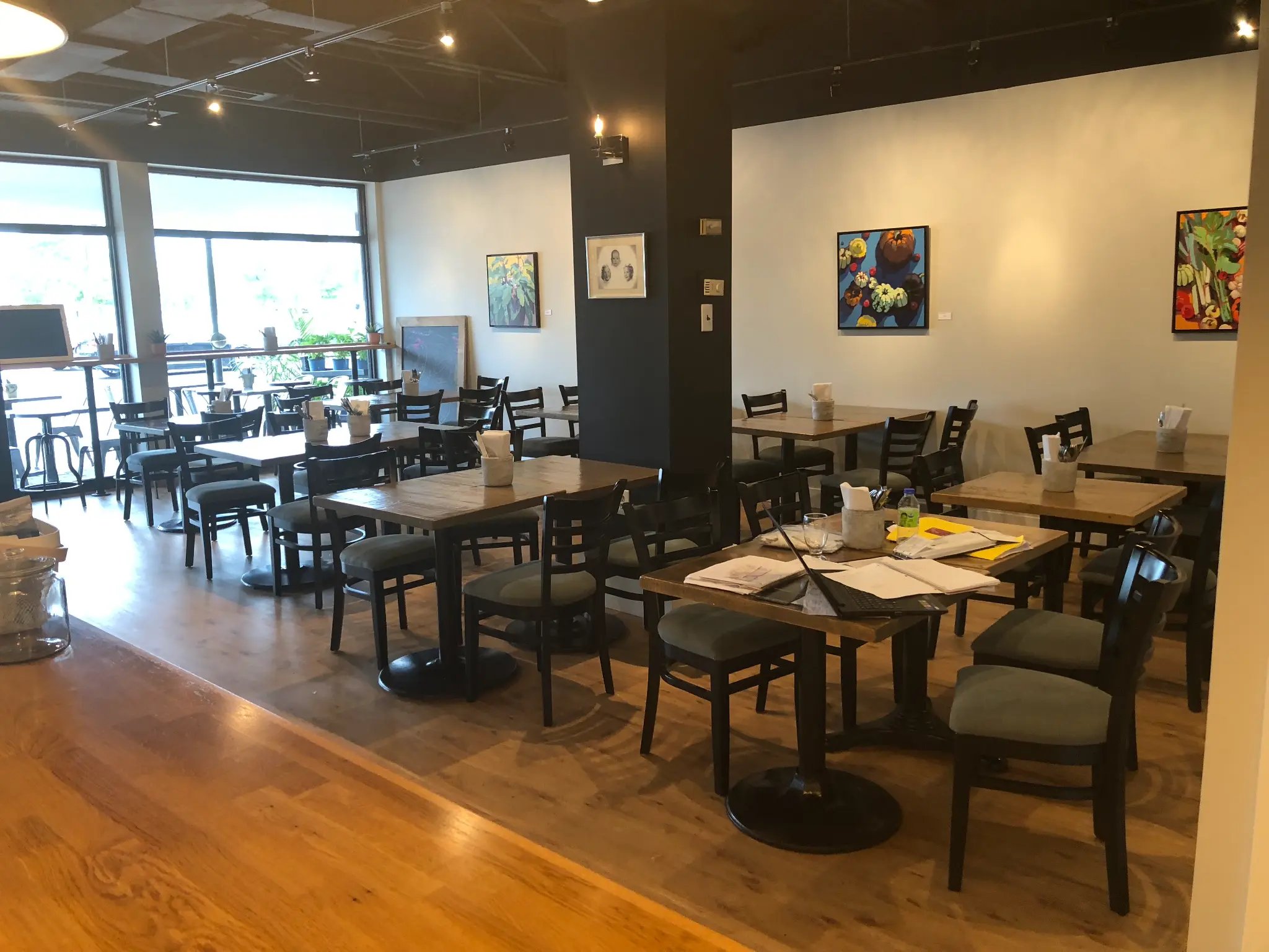 3 Soeurs — Dining Room